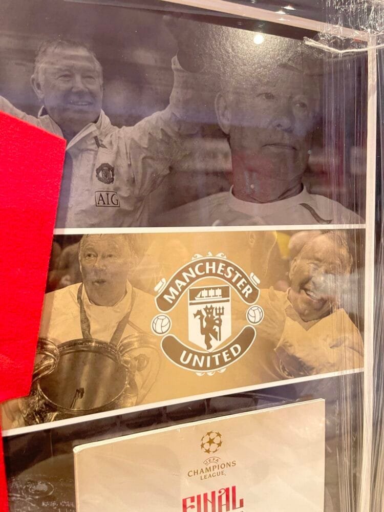 Sir Alex Ferguson Signed Manchester United shirt and programme 2008 - Image 4