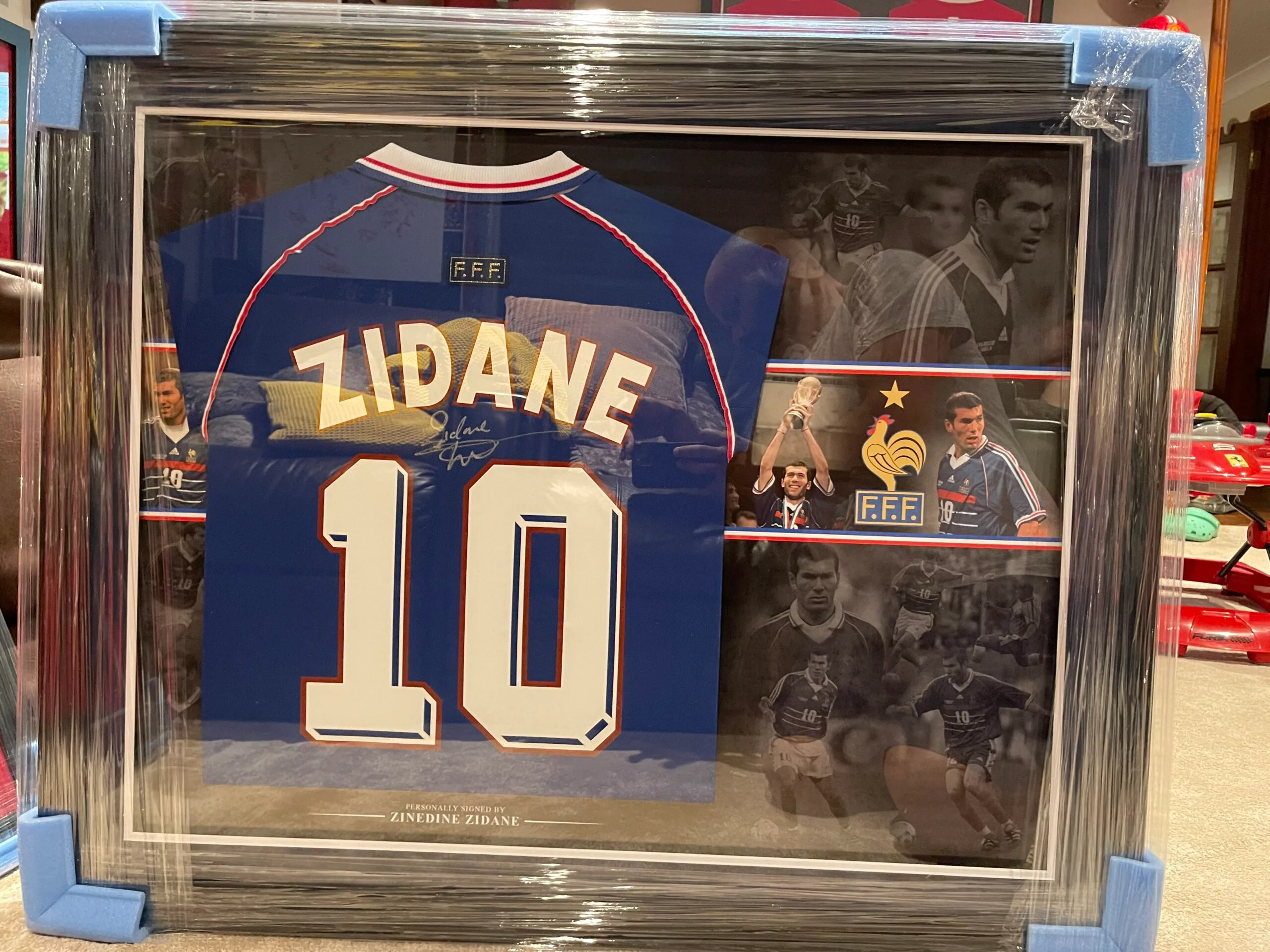 Zinedine Zidane signed 1998 World Cup winning France shirt