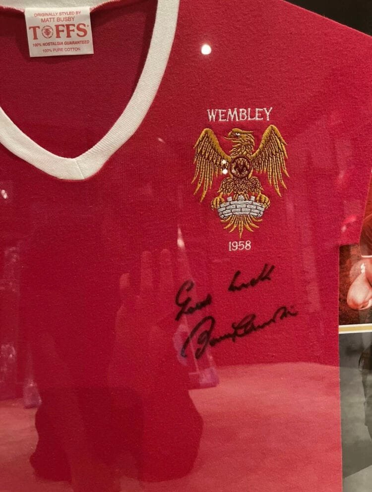 Sir Bobby Charlton Signed 1958 Manchester United Shirt - Image 2