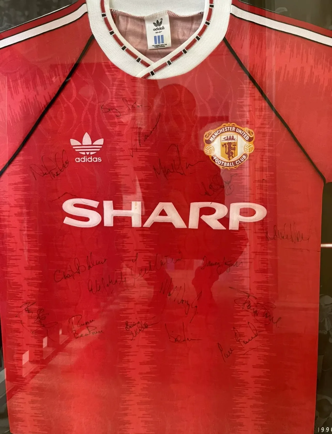 Manchester United Signed 1990 Shirt - Image 6