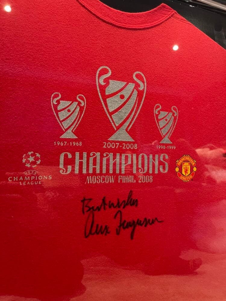 Sir Alex Ferguson Signed Manchester United shirt and programme 2008 - Image 2