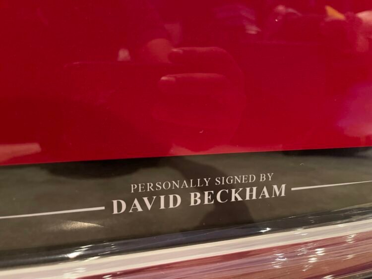 David Beckham signed Manchester United shirt - Image 5