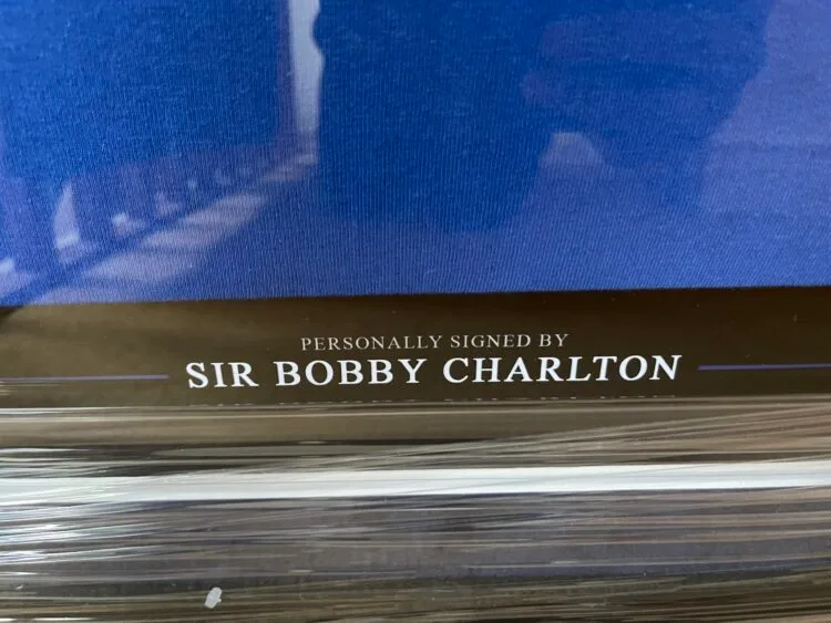 Sir Bobby Charlton Signed Manchester United 1968 Shirt And Programme - Image 5