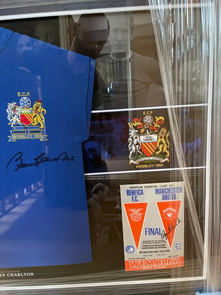 Sir Bobby Charlton Signed Manchester United 1968 Shirt And Programme - Image 2