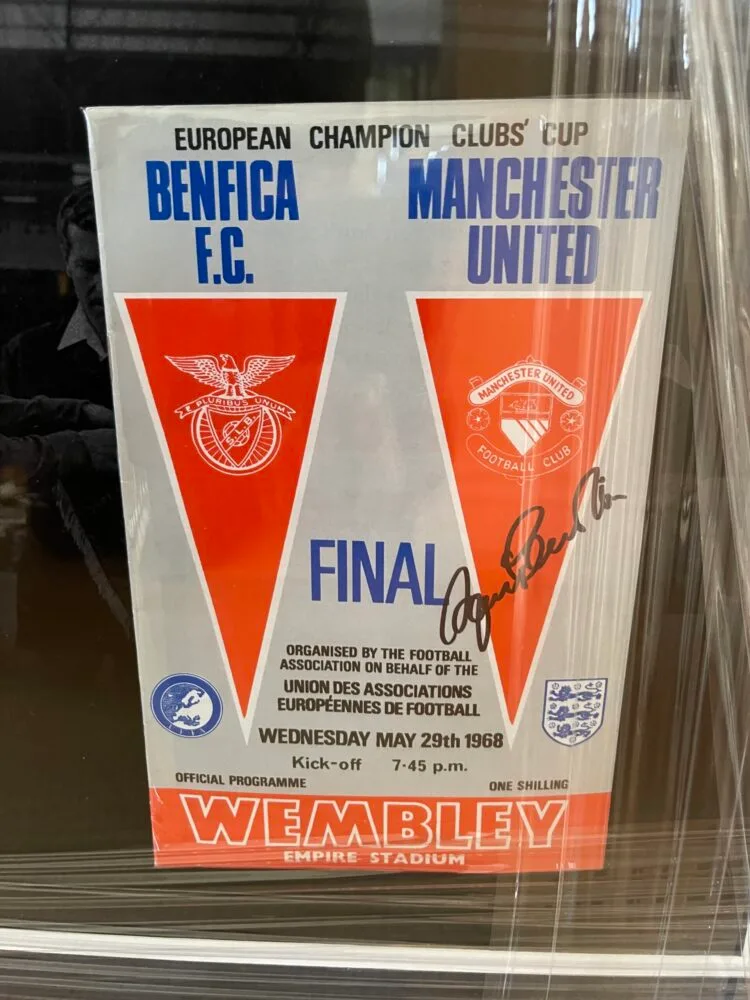 Sir Bobby Charlton Signed Manchester United 1968 Shirt And Programme - Image 4