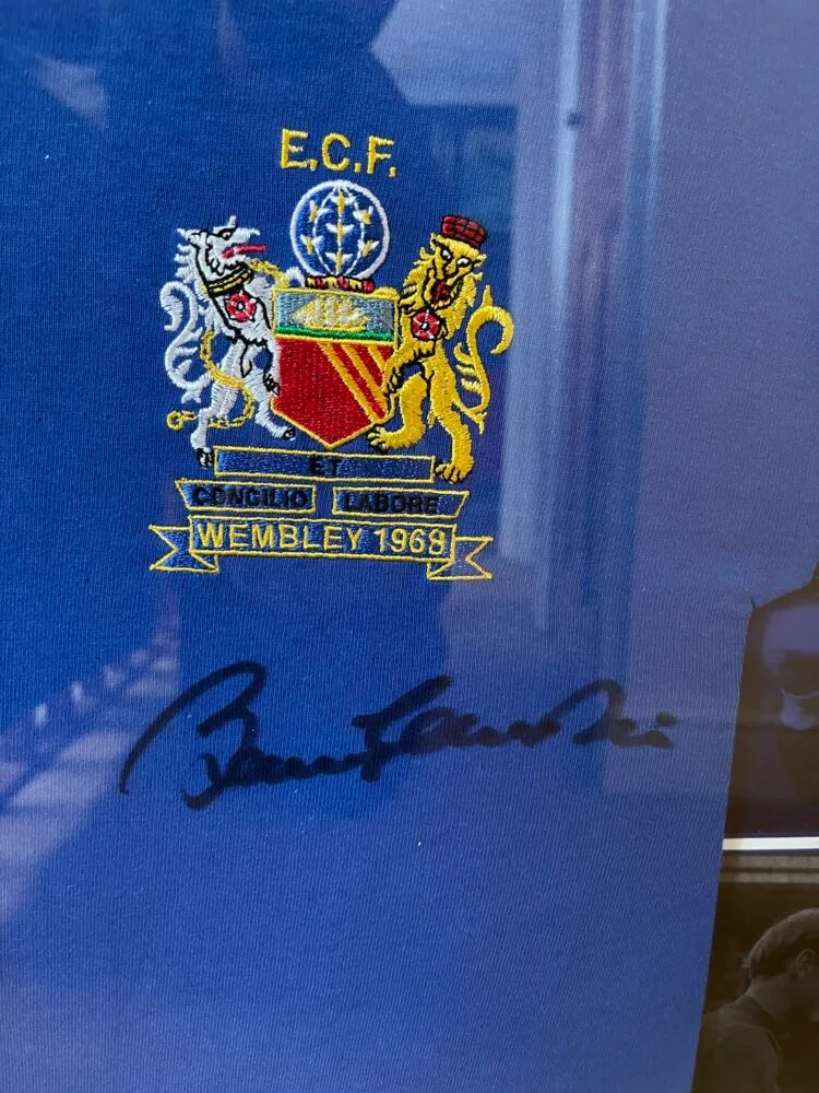 Sir Bobby Charlton Signed Manchester United 1968 Shirt And Programme - Image 3