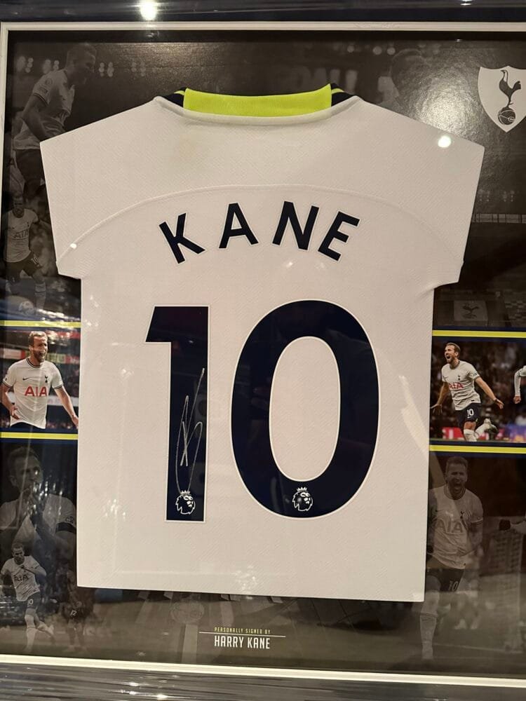 Harry Kane and Son Heung-min signed 2022/23 Tottenham Hotspur shirt - Image 2