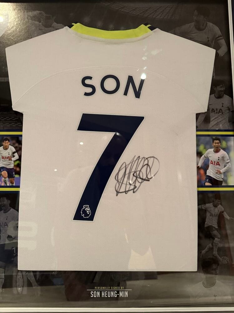 Harry Kane and Son Heung-min signed 2022/23 Tottenham Hotspur shirt - Image 3