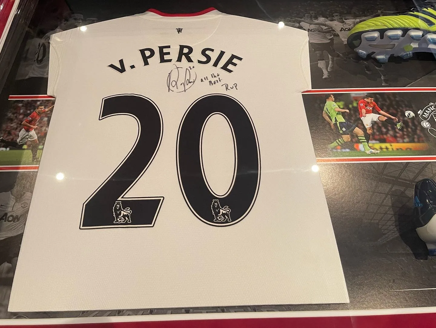 Robin Van Persie signed Manchester United 2012/13 away shirt and match worn boots. - Image 6