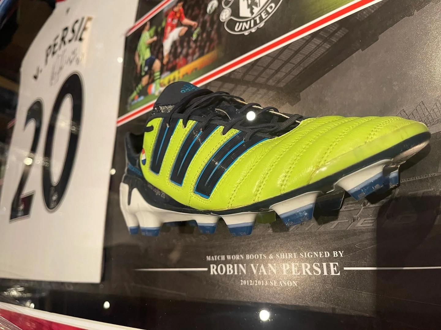 Robin Van Persie signed Manchester United 2012/13 away shirt and match worn boots. - Image 2