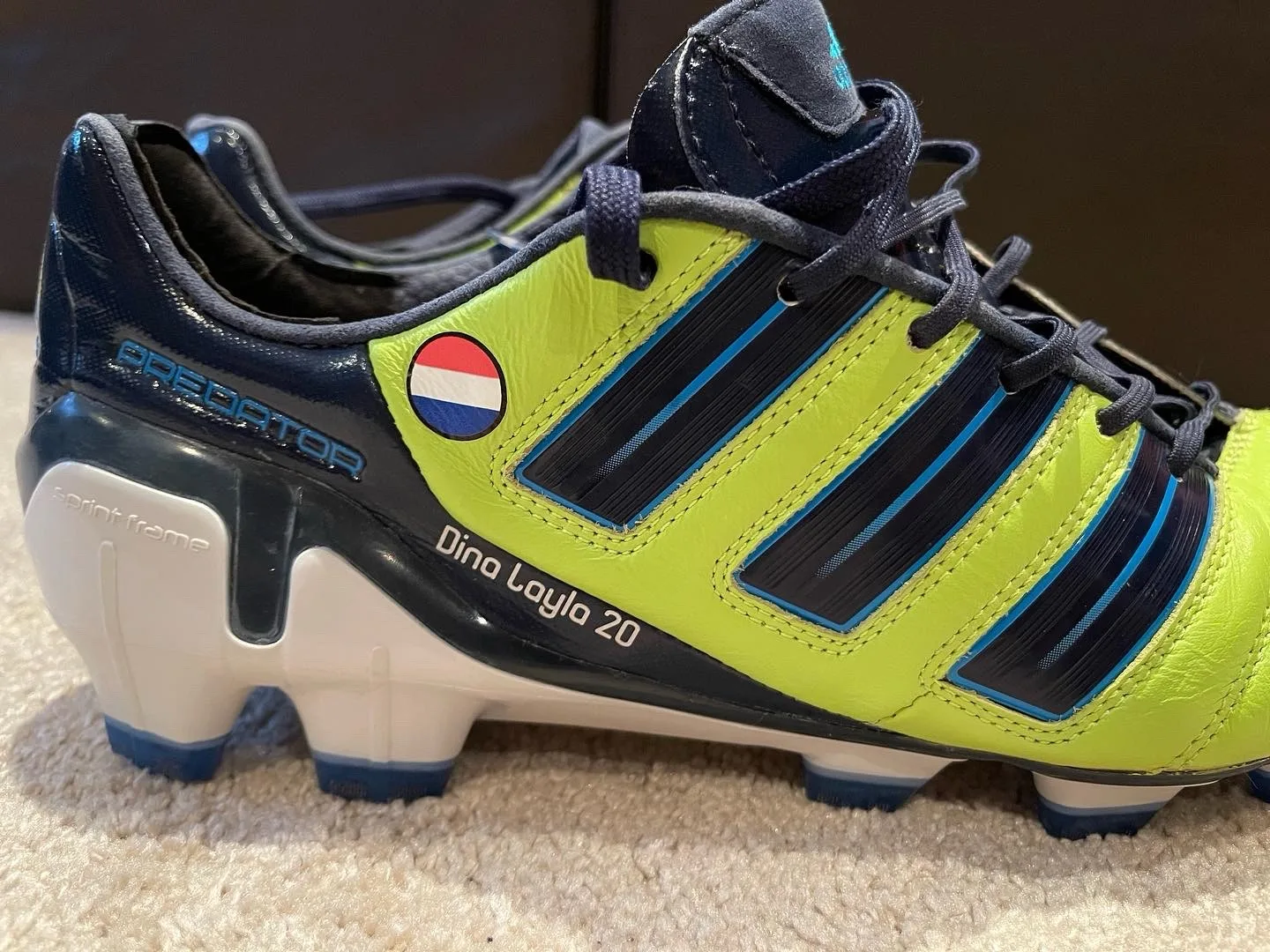 Robin Van Persie signed Manchester United 2012/13 away shirt and match worn boots. - Image 19