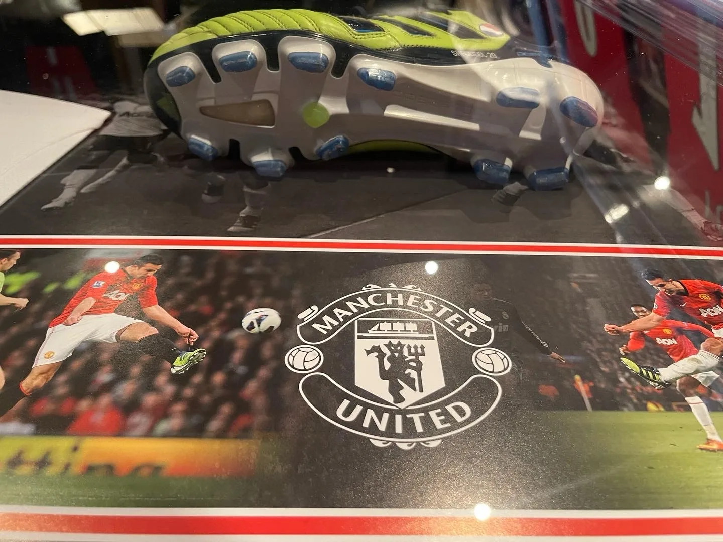 Robin Van Persie signed Manchester United 2012/13 away shirt and match worn boots. - Image 9