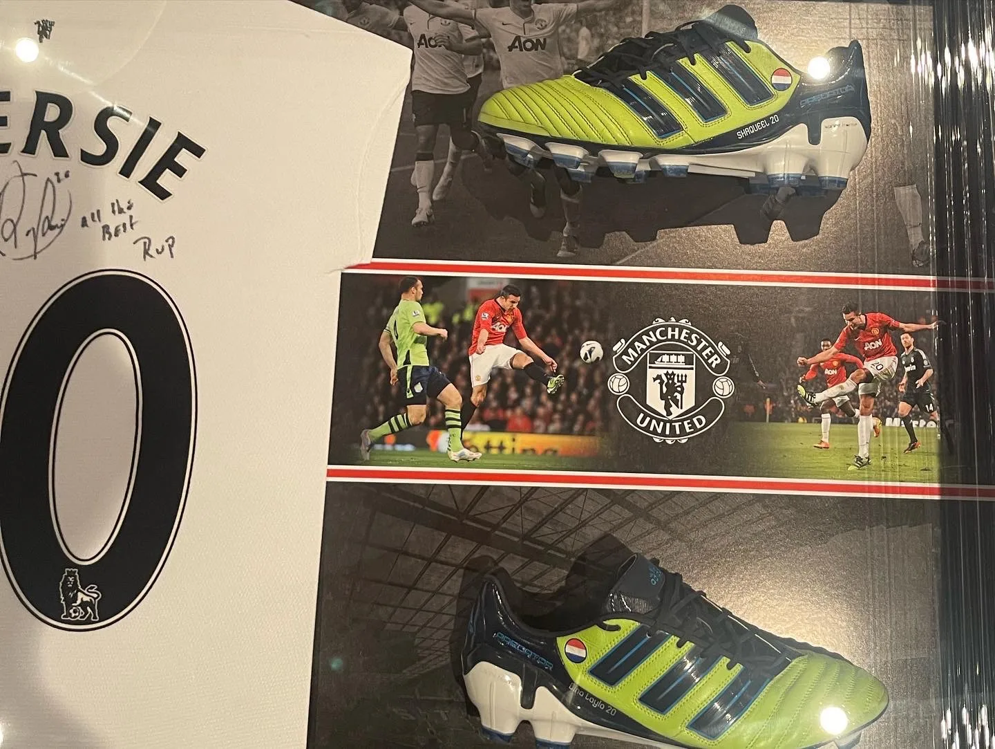 Robin Van Persie signed Manchester United 2012/13 away shirt and match worn boots. - Image 3