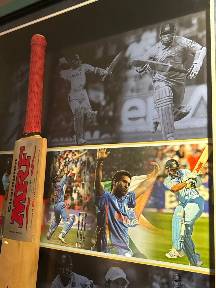 Sachin Tendulkar signed MRF cricket bat India - Image 2