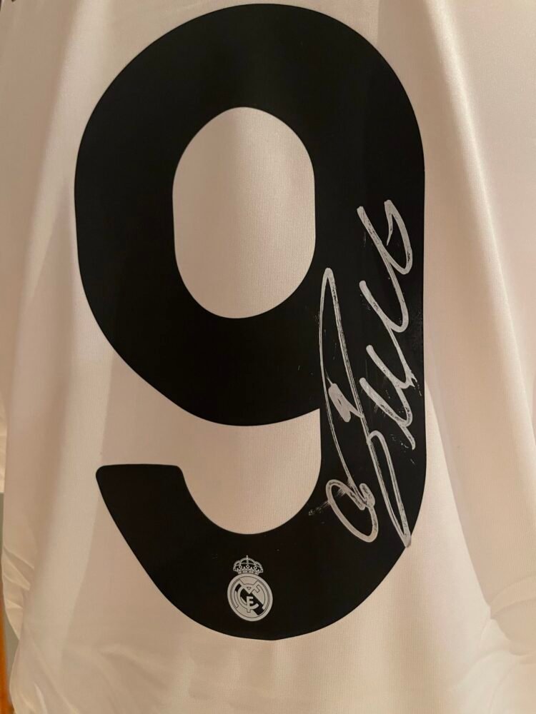 Cristiano Ronaldo signed autographed Real Madrid 2009/10 shirt ICONS CR9 - Image 5