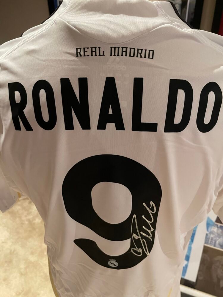 Cristiano Ronaldo signed autographed Real Madrid 2009/10 shirt ICONS CR9 - Image 6