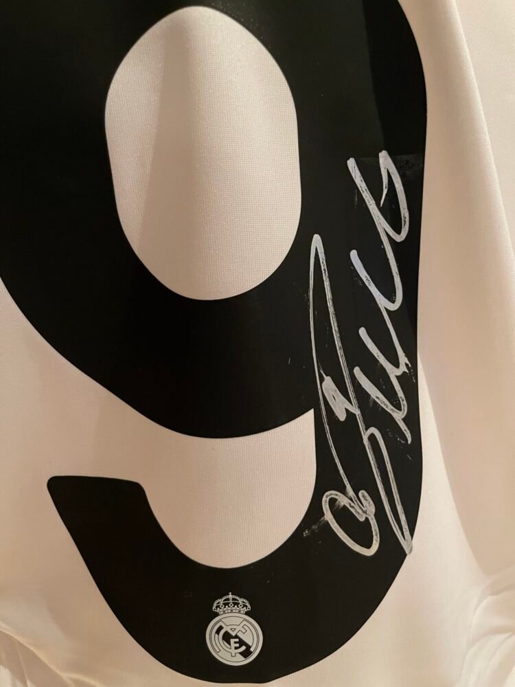 Cristiano Ronaldo signed autographed Real Madrid 2009/10 shirt ICONS CR9 - Image 3