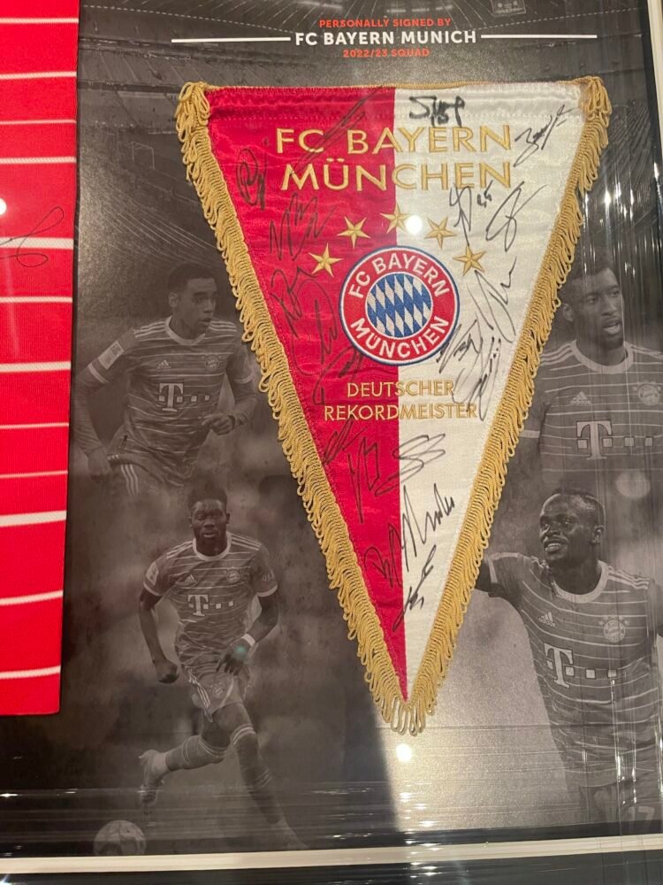 Bayern Munich signed 2022/23 shirt and pennant display. Bayern München. - Image 7