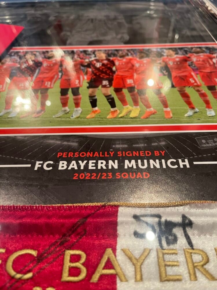 Bayern Munich signed 2022/23 shirt and pennant display. Bayern München. - Image 6