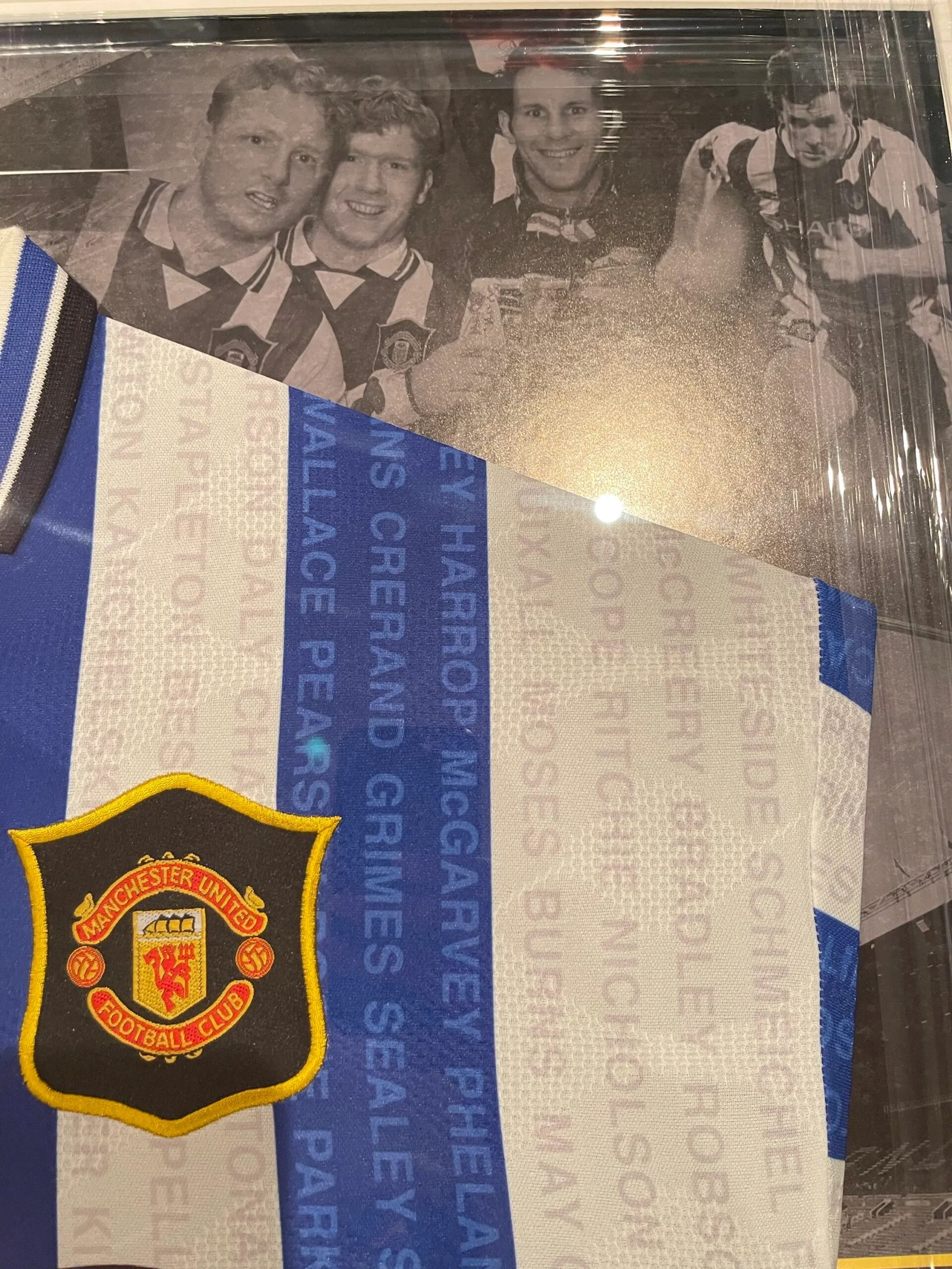 Manchester United 1994/96 signed away 3rd shirt RARE - Image 3