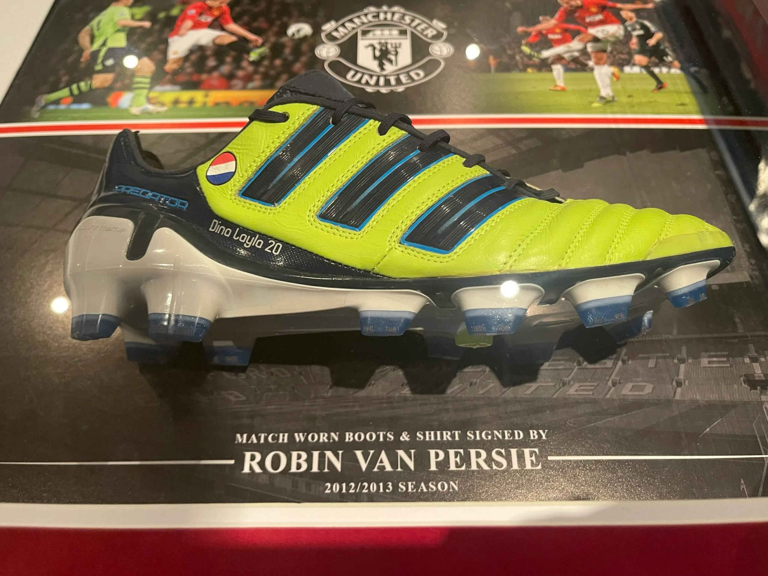 Robin Van Persie signed Manchester United 2012/13 away shirt and match worn boots. - Image 12