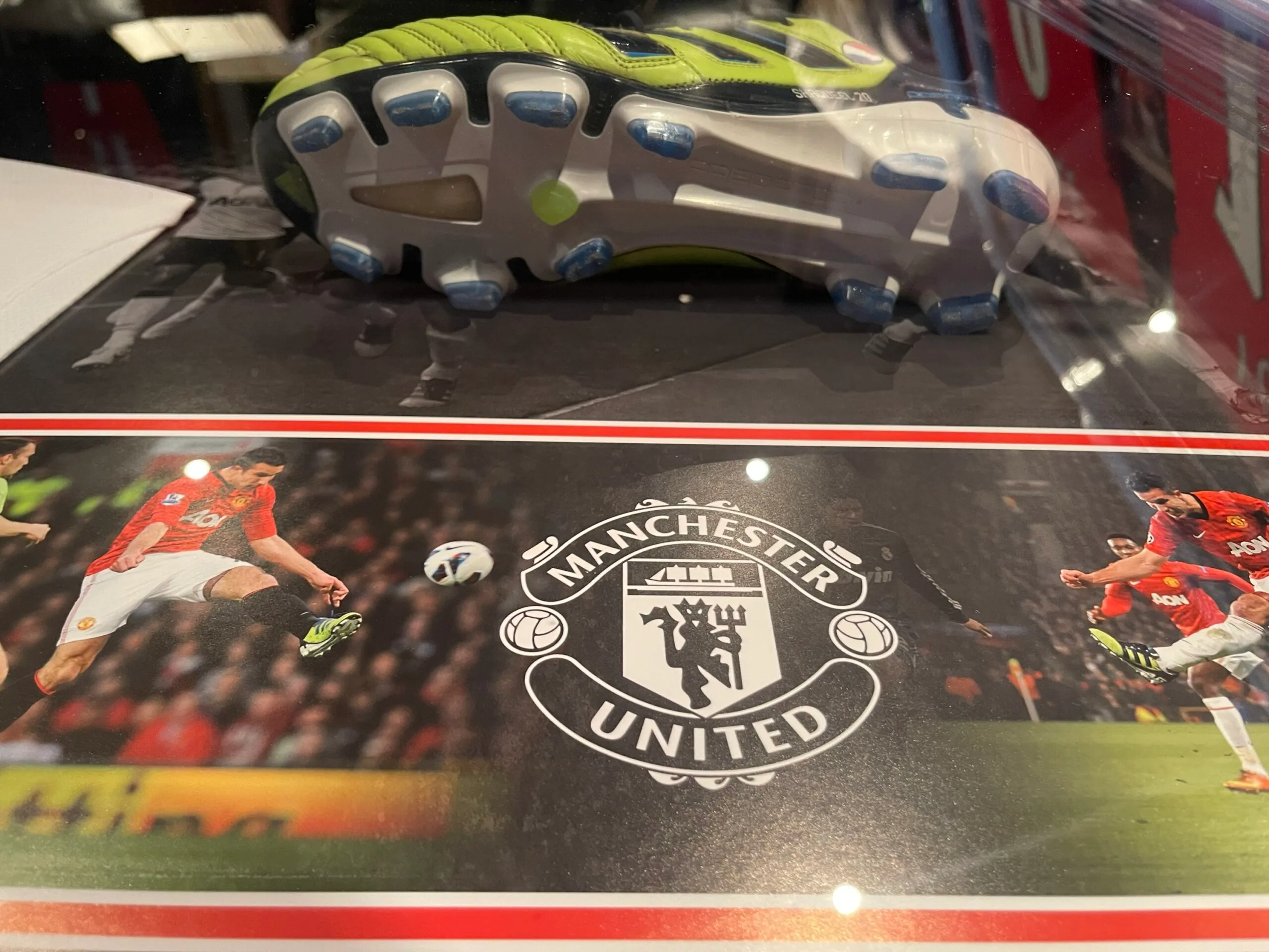 Robin Van Persie signed Manchester United 2012/13 away shirt and match worn boots. - Image 11