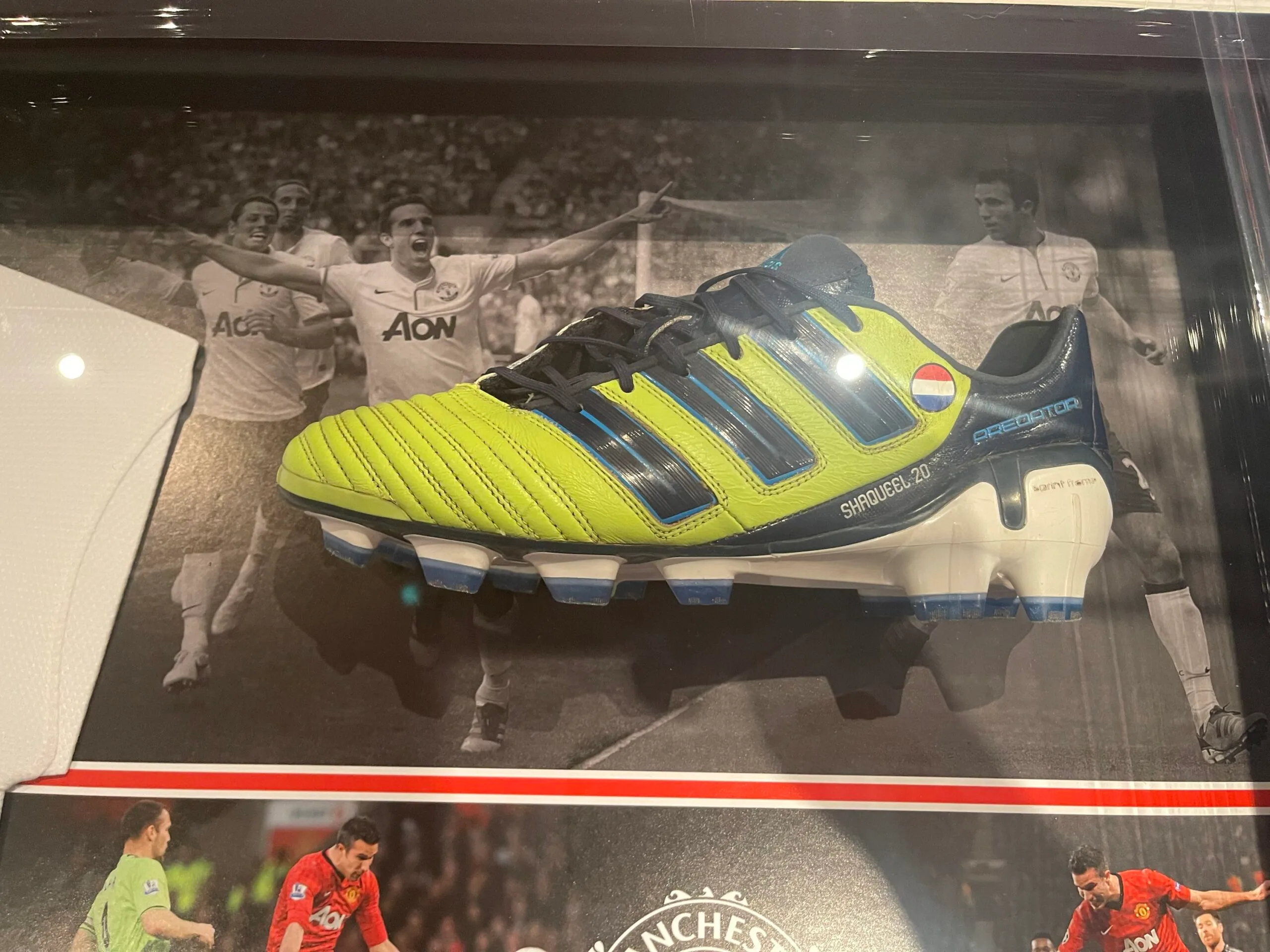 Robin Van Persie signed Manchester United 2012/13 away shirt and match worn boots. - Image 4