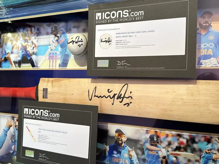 Virat Kohli signed autographed cricket bat and ball India ICONS - Image 4