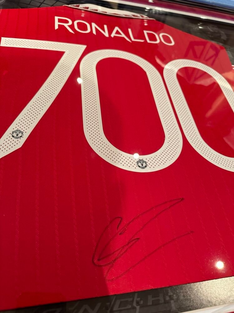 Cristiano Ronaldo signed Manchester United 700 goals shirt - Image 7