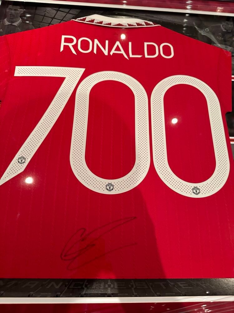 Cristiano Ronaldo signed Manchester United 700 goals shirt - Image 6