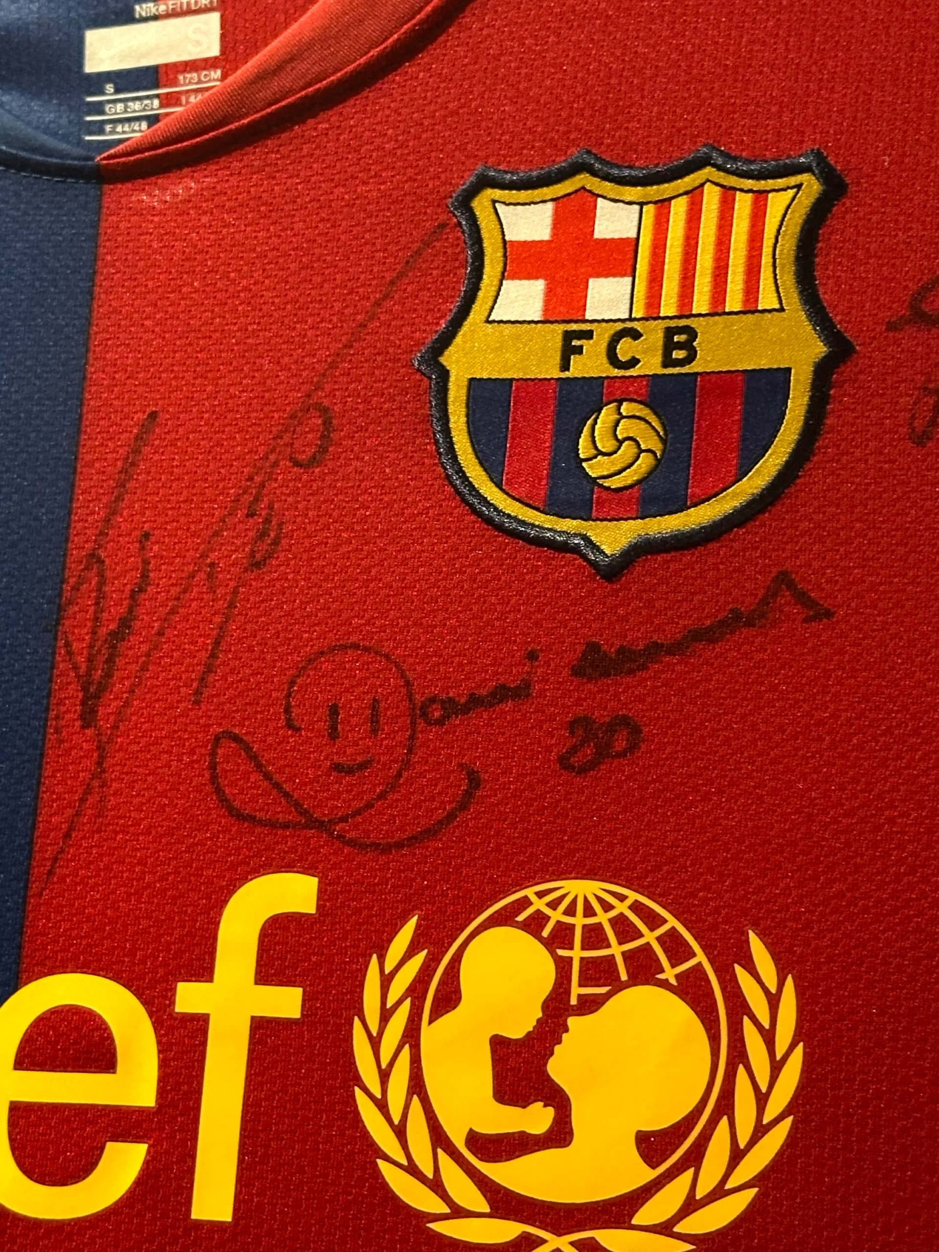Barcelona signed 2008/09 treble winners shirt Messi Xavi Iniesta - Image 9