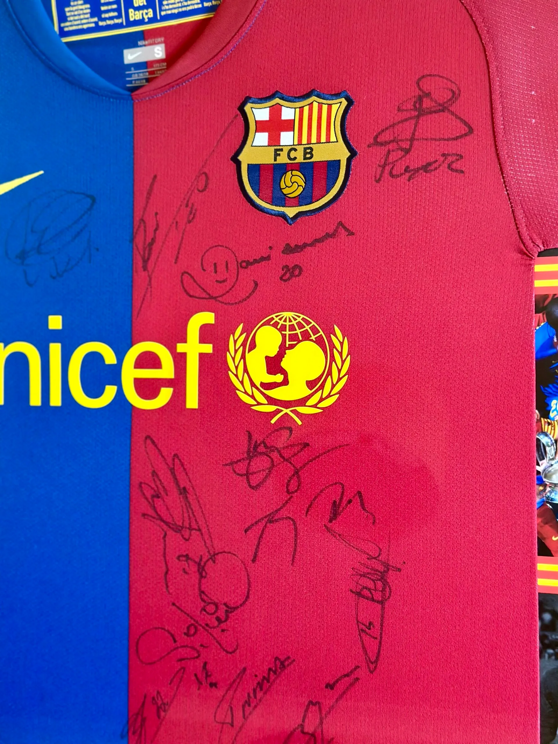 Barcelona signed 2008/09 treble winners shirt Messi Xavi Iniesta - Image 2