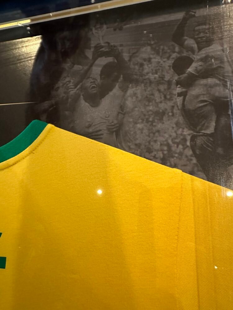 Pele signed Brazil shirt Beckett authenticated - Image 9