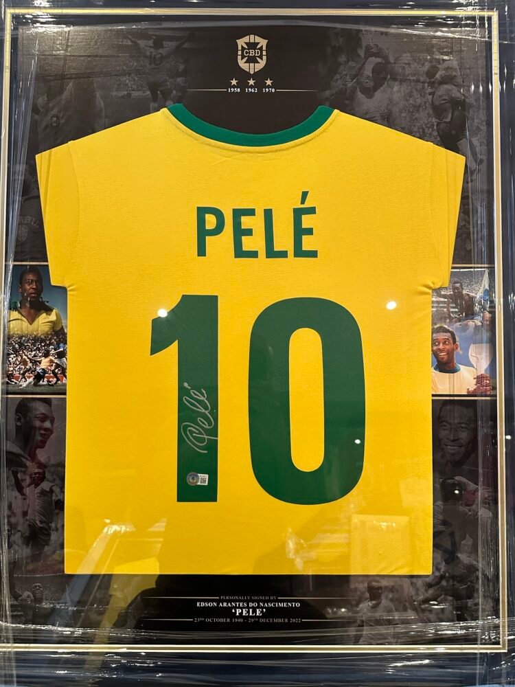 Pele signed Brazil shirt Beckett authenticated - Image 4