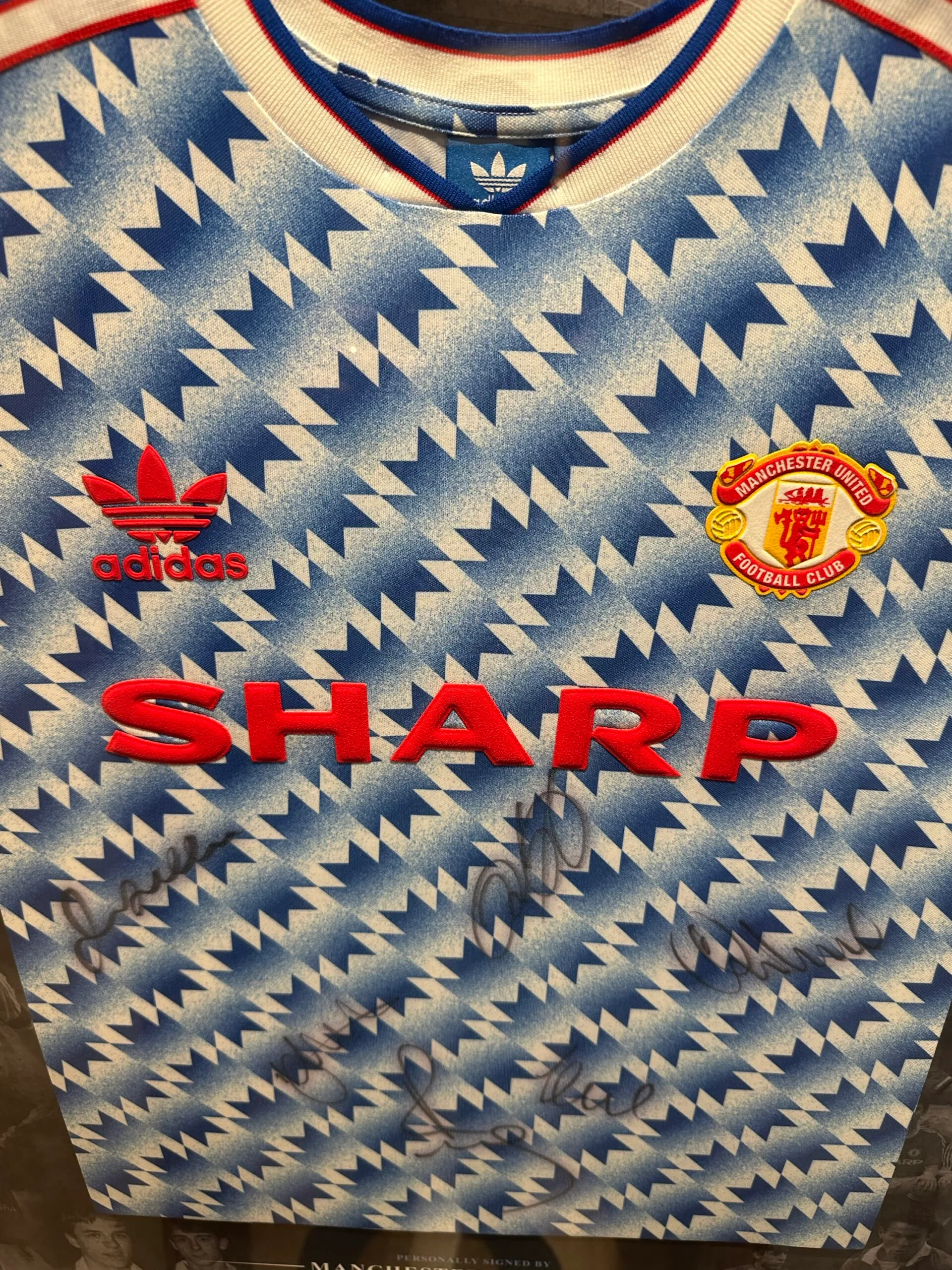 Manchester United Class of '92 signed shirt - Image 9