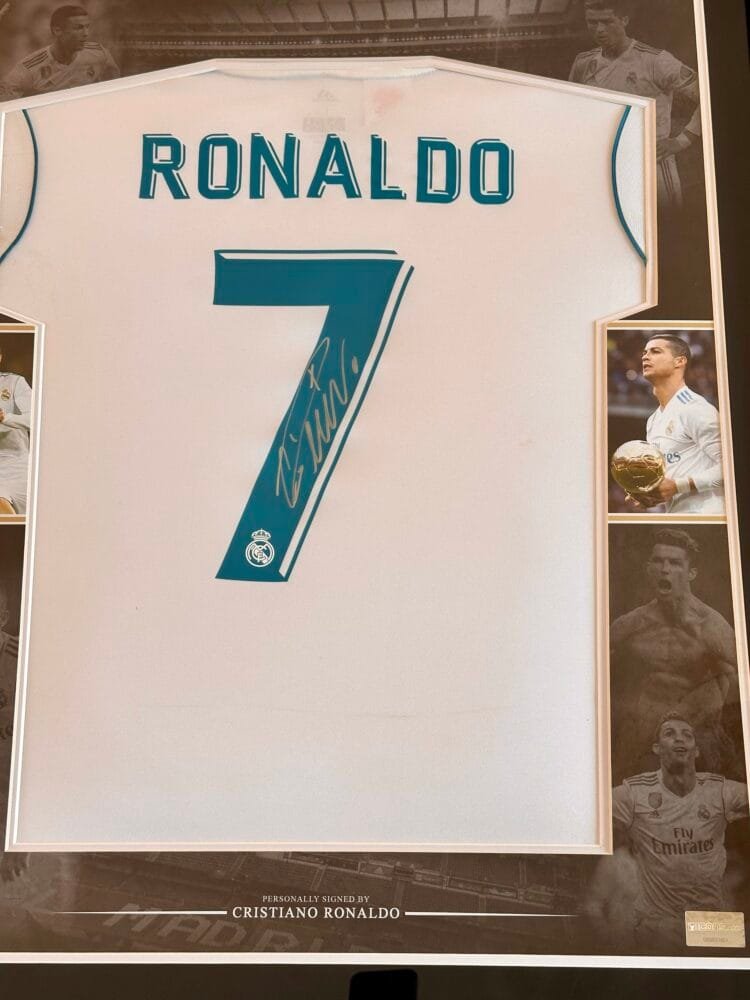 Cristiano Ronaldo Real Madrid & Lionel Messi Barcelona signed shirts Icons - Image 7