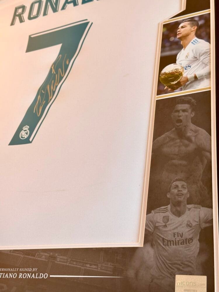 Cristiano Ronaldo Real Madrid & Lionel Messi Barcelona signed shirts Icons - Image 15