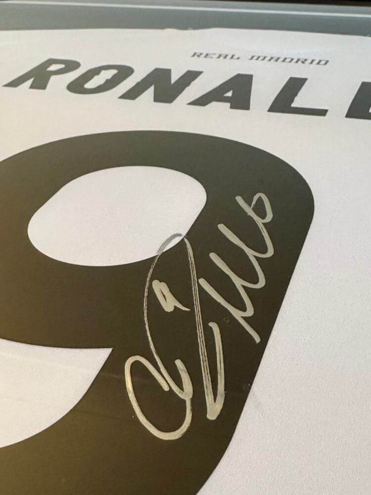 Cristiano Ronaldo signed Real Madrid Shirt CR9 ICONS - Image 5