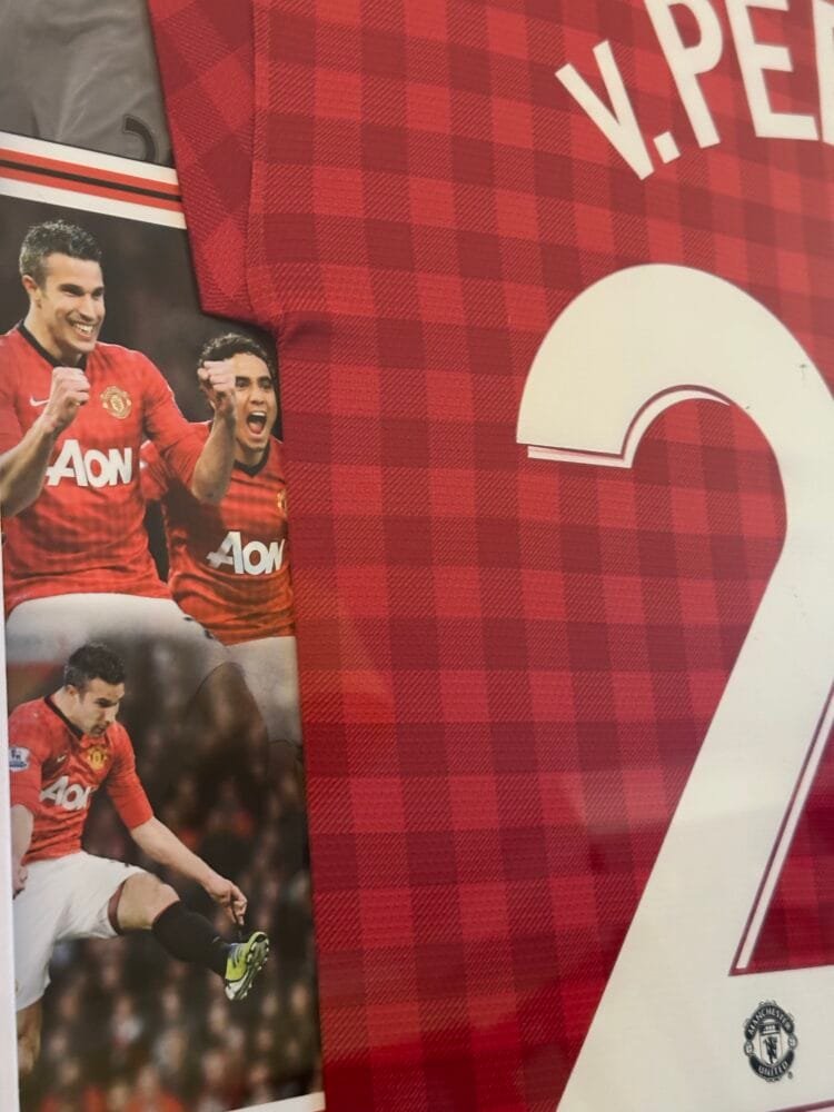 Robin van Persie signed Manchester United 2012/13 champions shirt - Image 6