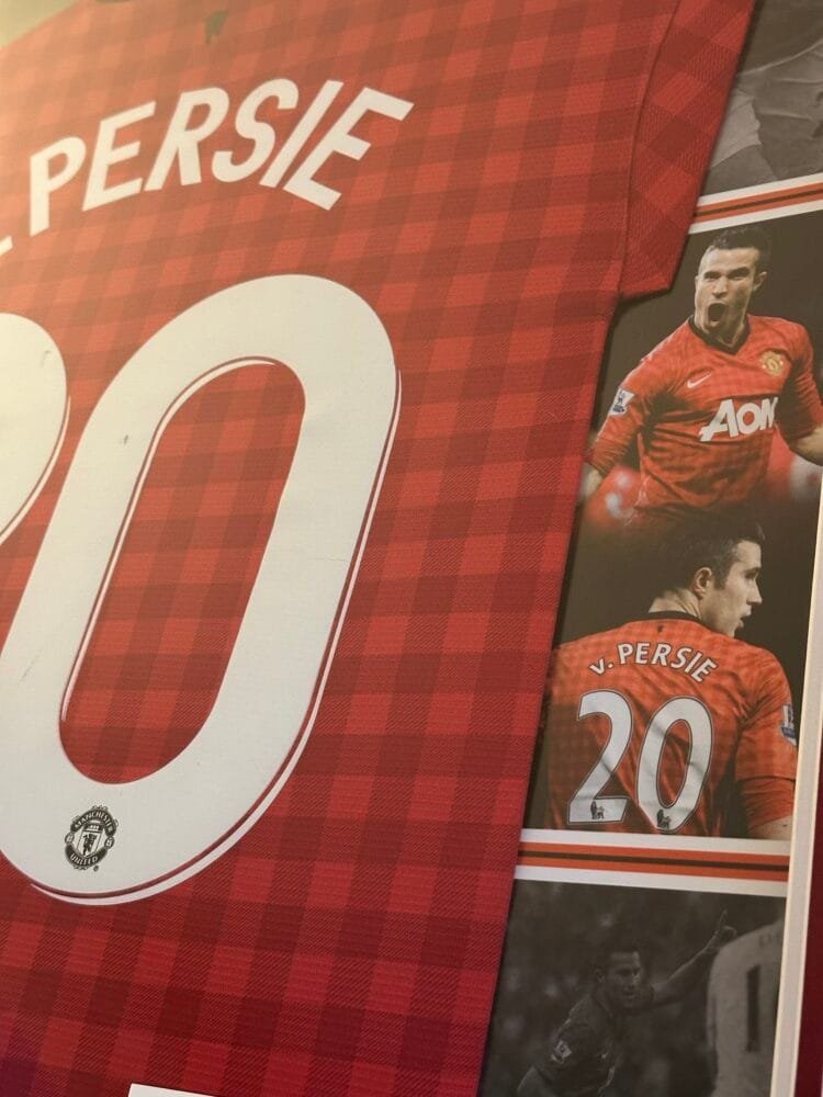 Robin van Persie signed Manchester United 2012/13 champions shirt - Image 7