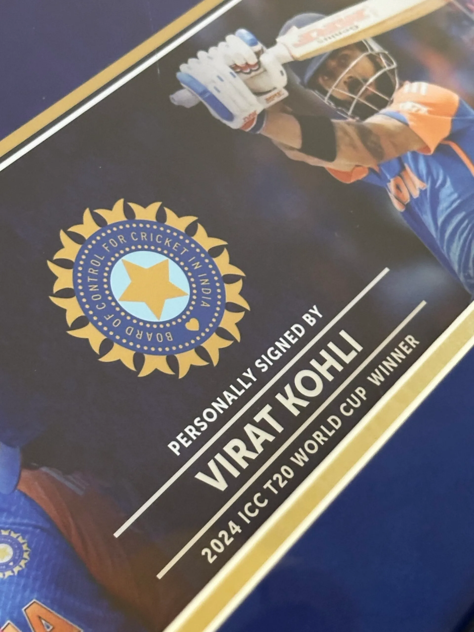 Virat Kohli signed mini cricket bat and full size ball India ICONS - Image 3