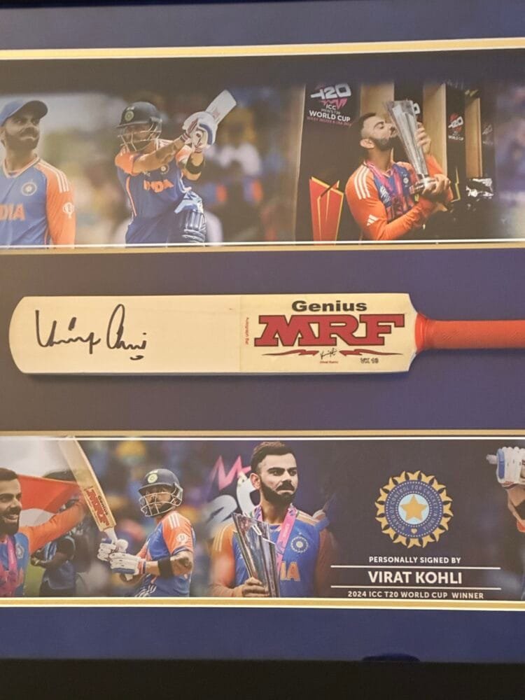 Virat Kohli signed mini cricket bat and full size ball India ICONS - Image 6